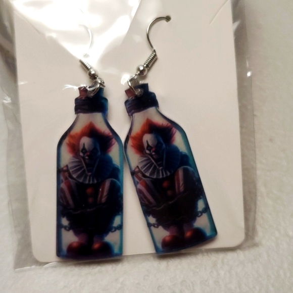 ❤️PENNYWISE CLOWN BOTTLE DROP & DANGLE HALLOWEEN HORROR EARRING - FACTORY SEALED - Picture 2 of 6